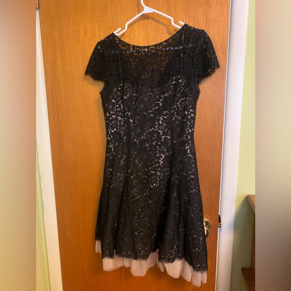 Black dress - Picture 1 of 3